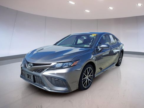 Used 2024 Toyota Camry SE image 2