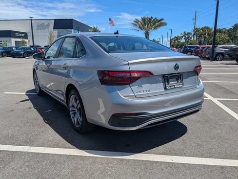 Used 2024 Volkswagen Jetta SE FWD image 5