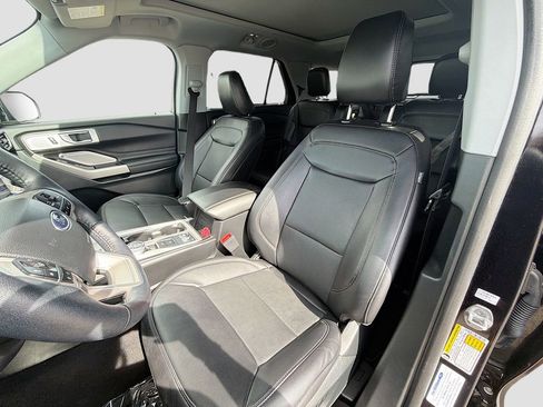 Used 2023 Ford Explorer Limited w/ Limited Technology Package AWD/4WD image 22