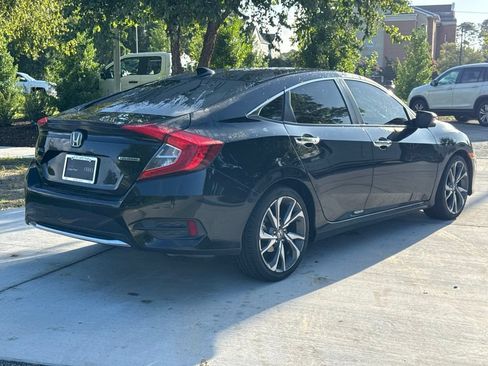Used 2019 Honda Civic Touring image 7