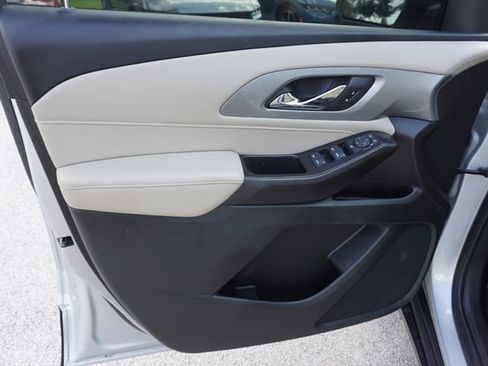 Used 2022 Chevrolet Traverse LS FWD image 23