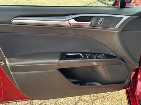 Used 2014 Ford Fusion SE image 8