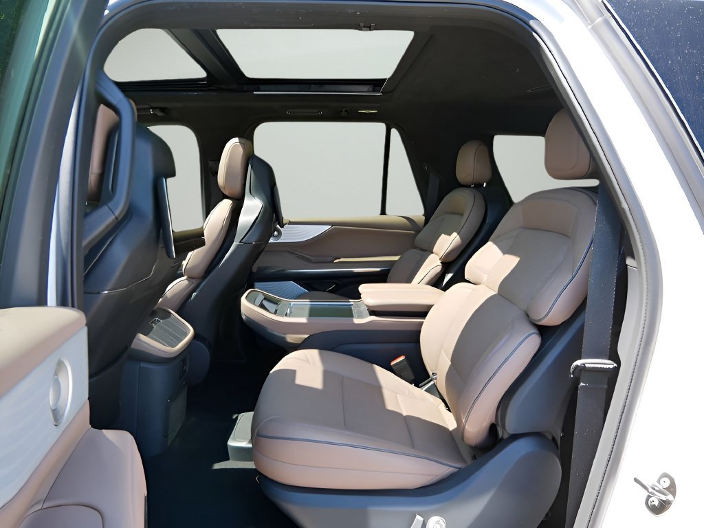 Used 2022 Chevrolet Suburban Premier AWD/4WD image 16