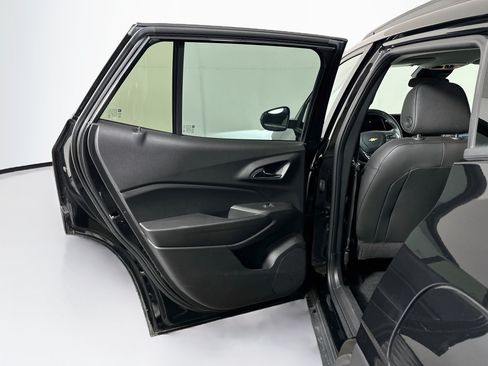Used 2025 Chevrolet Trax LT w/ LT Convenience Package FWD image 25