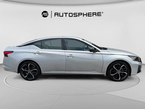 Used 2023 Nissan Altima 2.5 SR FWD image 10