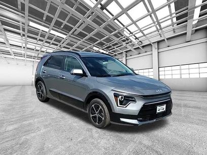 New 2025 Kia Niro SX