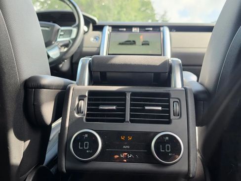 Used 2022 Land Rover Discovery S AWD/4WD image 17
