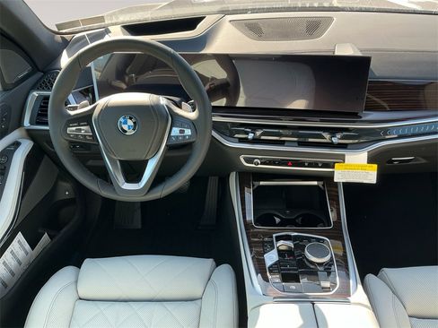 New 2026 BMW X5 xDrive50e image 10