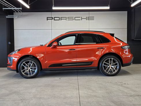 Certified 2025 Porsche Macan image 2