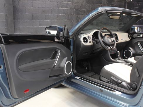 Used 2018 Volkswagen Beetle 2.0T S image 30