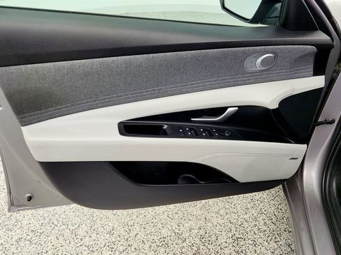 Used 2023 Hyundai Elantra Limited FWD image 11