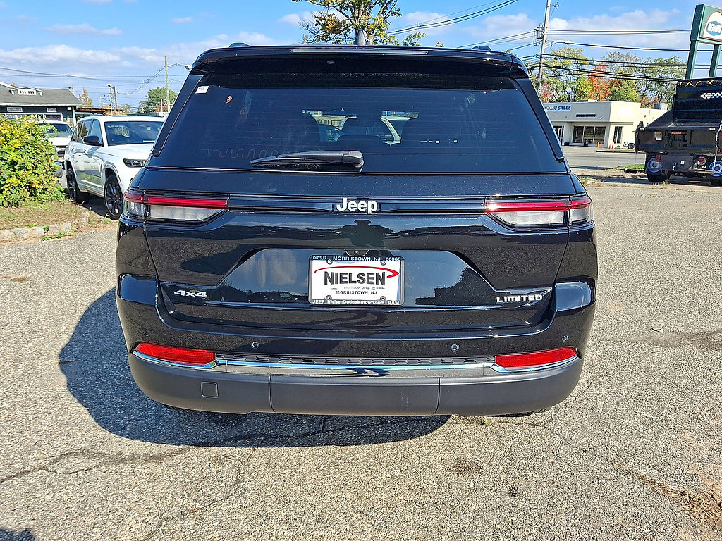 Certified 2025 Jeep Grand Cherokee Limited w/ Trailer Tow Package AWD/4WD image 7