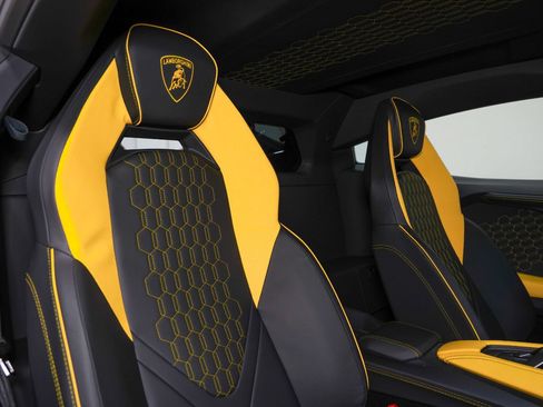 Used 2024 Lamborghini Revuelto AWD/4WD image 31