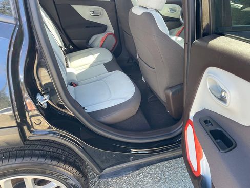 Used 2015 Jeep Renegade Latitude AWD/4WD image 13