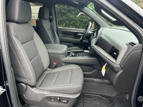 New 2026 Chevrolet Tahoe LS image 33