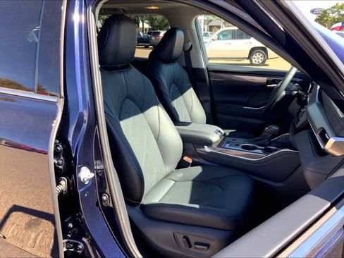 Used 2021 Toyota Highlander Platinum FWD image 9