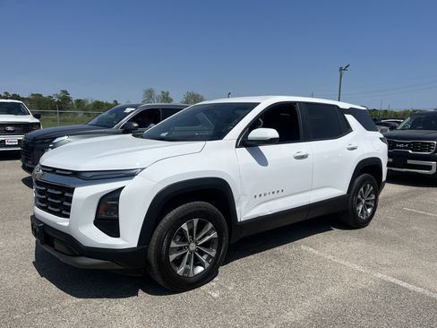 Used 2026 Chevrolet Equinox LT image 4