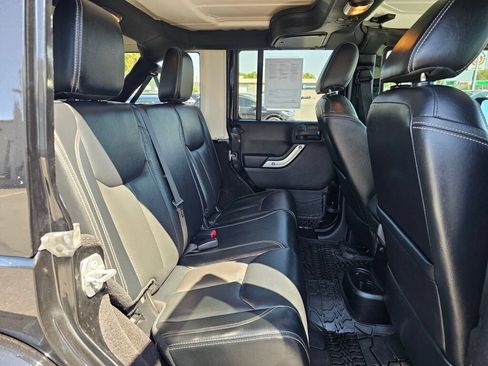 Used 2016 Jeep Wrangler Unlimited Sahara w/ Connectivity Group AWD/4WD image 15