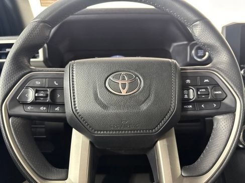 Used 2025 Toyota 4Runner SR5 AWD/4WD image 19