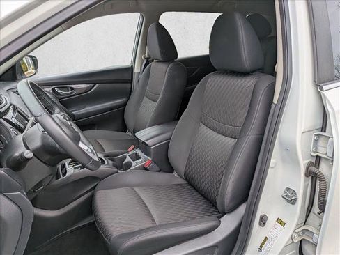 Used 2018 Nissan Rogue SV w/ Premium Package image 16