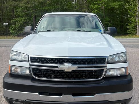 Used 2006 Chevrolet Silverado 2500 LT w/ Heavy-Duty Power Package AWD/4WD image 10