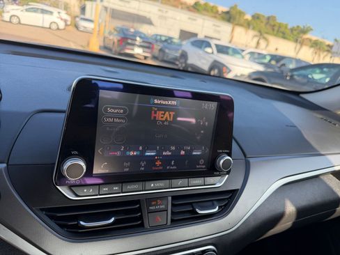 Used 2025 Nissan Altima 2.5 SR image 21