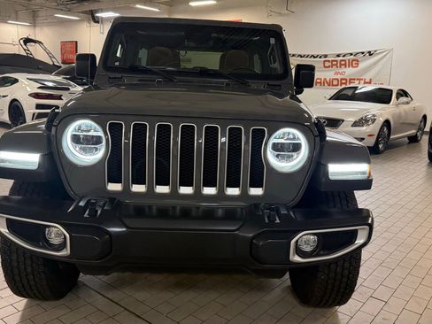 Used 2021 Jeep Wrangler Unlimited Sahara AWD/4WD image 4