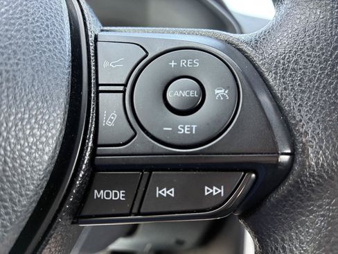 Used 2021 Toyota RAV4 XLE AWD/4WD image 31