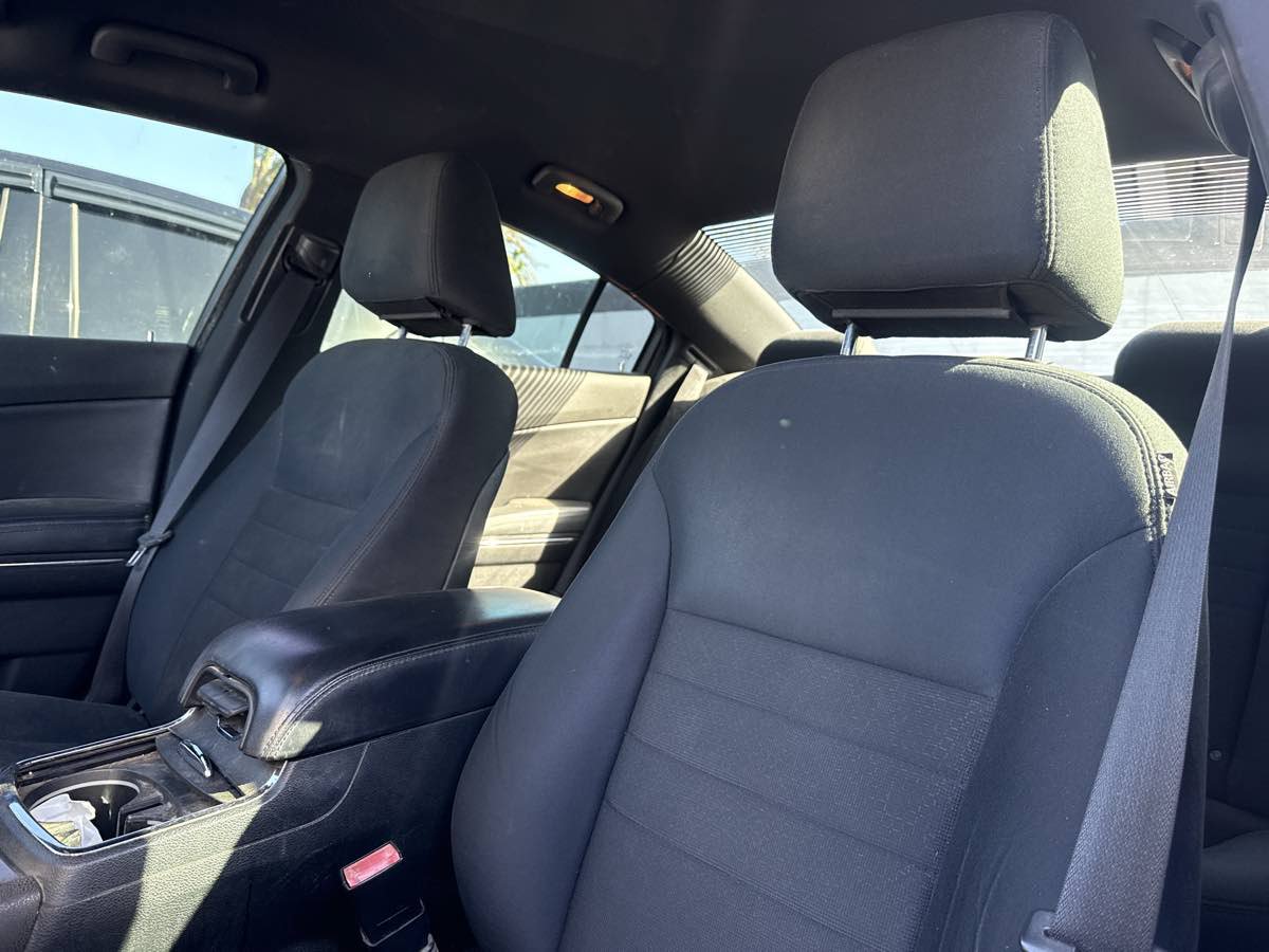 Used 2011 Dodge Charger SE RWD image 5