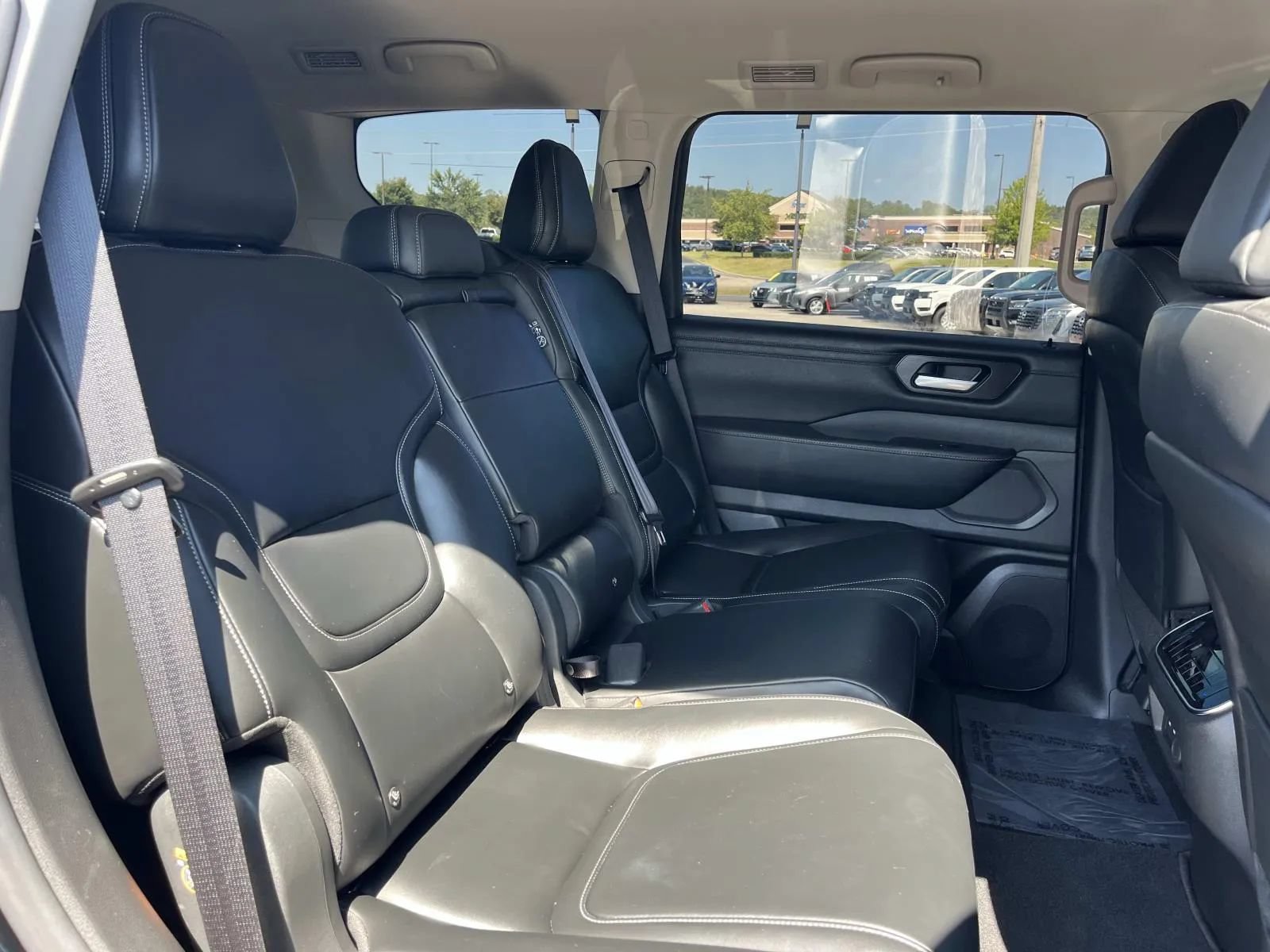 Used 2025 Nissan Armada SV RWD image 21
