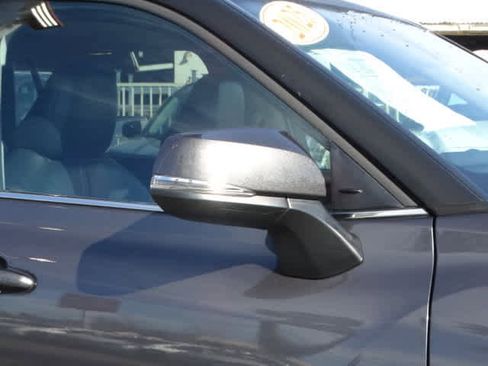 Used 2025 Toyota Highlander XLE image 7