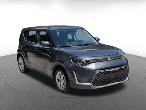 Used 2025 Kia Soul LX w/ LX Technology Package FWD image 3