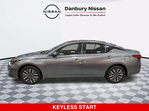 Certified 2023 Nissan Altima 2.5 SV AWD/4WD image 7