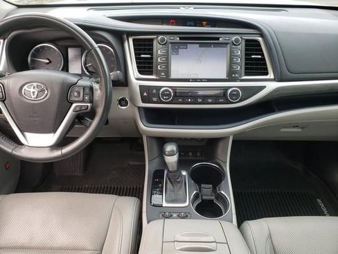 Used 2018 Toyota Highlander Limited Platinum image 13