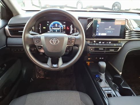 Used 2025 Toyota Camry LE image 8