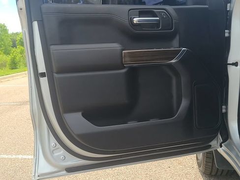 Used 2021 Chevrolet Silverado 1500 LT AWD/4WD image 11