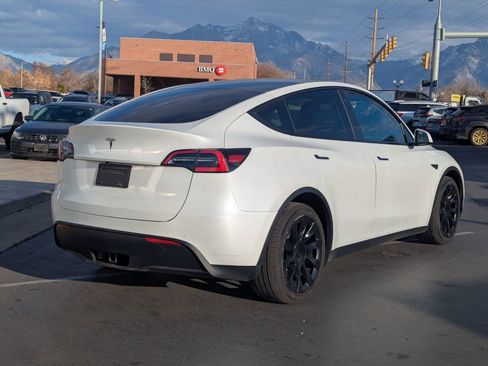 Used 2021 Tesla Model Y Long Range image 4