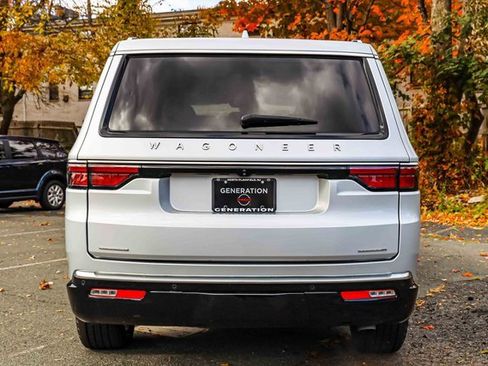 Used 2022 Jeep Wagoneer Series III w/ Flexible Seating Group image 5