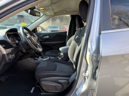 Used 2016 Jeep Cherokee Latitude image 11