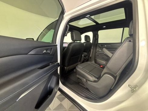 Used 2025 Chevrolet Traverse LT w/ Sun and Wheel Package AWD/4WD image 21
