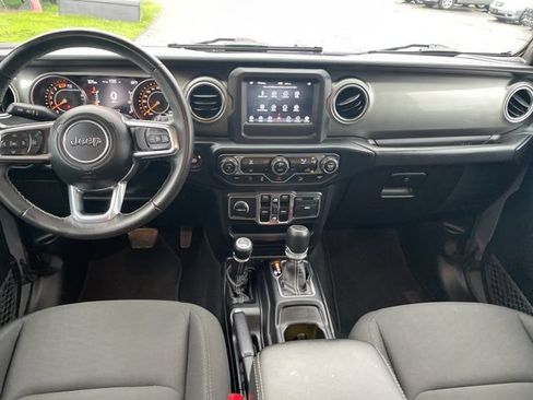 Used 2019 Jeep Wrangler Unlimited Sahara AWD/4WD image 3