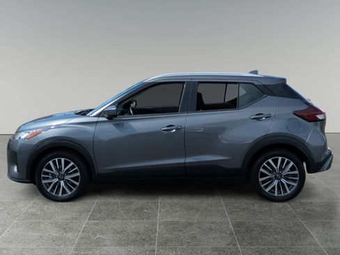 Used 2024 Nissan Kicks SV image 2