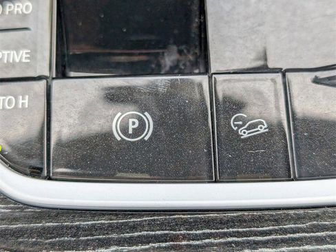 Used 2021 BMW X7 M50i w/ Executive Package image 33