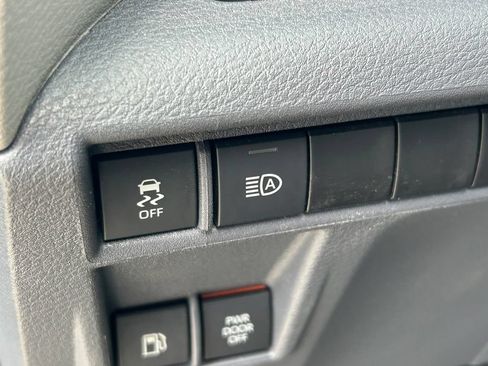Used 2024 Toyota Sienna XLE FWD image 27