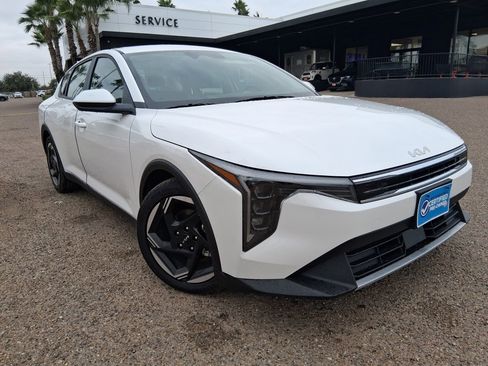 Used 2025 Kia K4 EX image 1