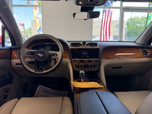 Used 2024 Bentley Bentayga AWD/4WD image 16