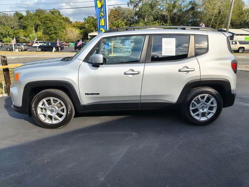Used 2019 Jeep Renegade Latitude w/ Popular Equipment Group image 4
