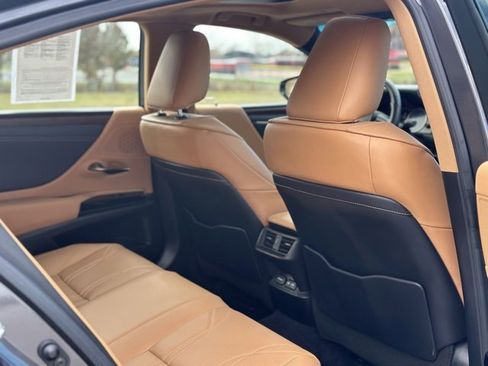 Used 2023 Lexus ES 300h w/ Accessory Package (Z2) image 21
