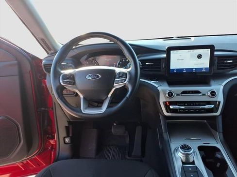 Used 2022 Ford Explorer XLT image 15
