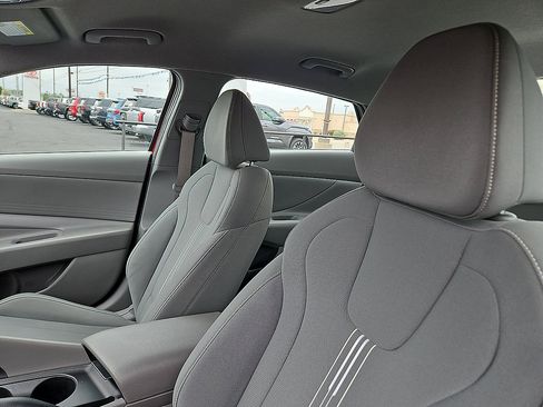 Used 2024 Hyundai Elantra SEL FWD image 11